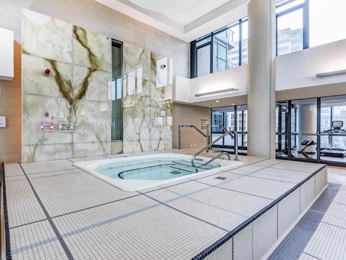 Downtown Toronto+Free Parking+Cn Tower View Apartment ภายนอก รูปภาพ