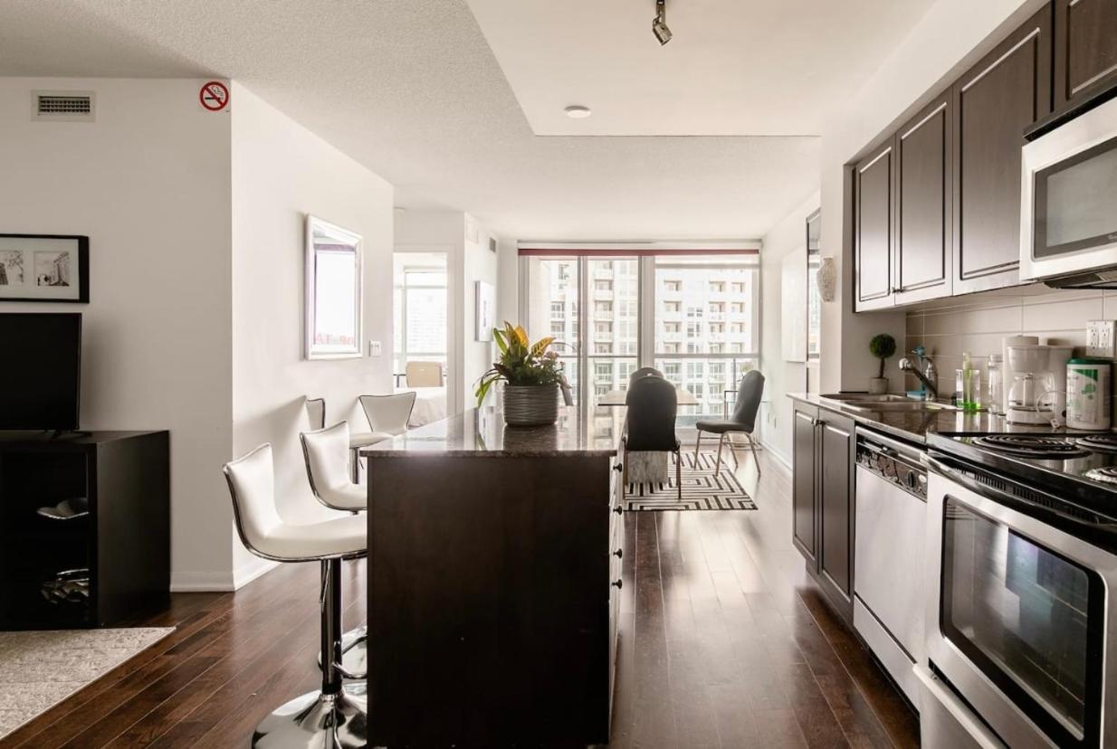 Downtown Toronto+Free Parking+Cn Tower View Apartment ภายนอก รูปภาพ